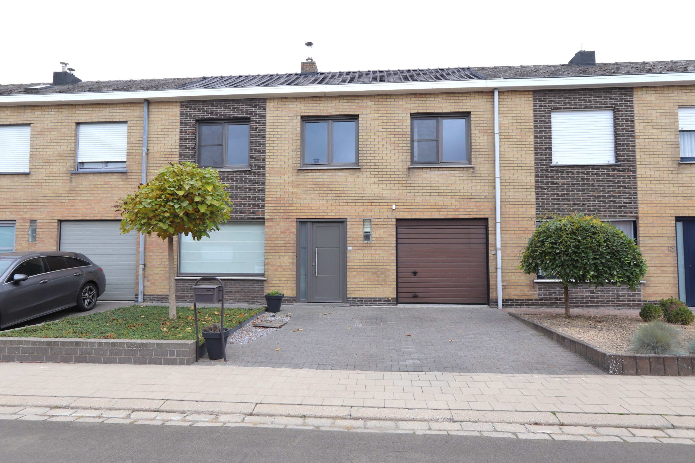 GEZINSWONING MET 4 SLAAPKAMERS EN GARAGE - foto 1