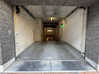 Vlot bereikbare autostaanplaats centraal gelegen in de Paul Parmentierlaan, ter hoogte van het Abraham Hansplein, tussen de Elizabetlaan en de...