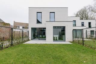 Kom deze woning bezichtigen tijdens Nieuwbouwzondag op 26/04 tussen 10u-12u!https://www.eribo.be/te-koop/ballingenweg-2-nieuwbouwwoningHarelbeke,...