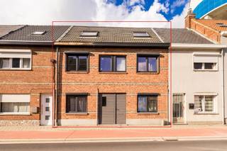 Opbrengsteigendom met tuin, terras en 2 garages te koop!Bent u op zoek naar een rendabele investeringskans? Dan is deze opbrengsteigendom in...