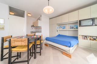Deze studio vormt een uitstekende opportuniteit voor wie op zoek is naar een betaalbare eigendom op één van de mooiste locaties aan de kust...
