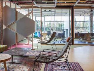 Dit prachtige glazen gebouw is perfect gelegen net buiten het centrum van Brussel. De snelweg E411 Brussel - Luxemburg is in de...