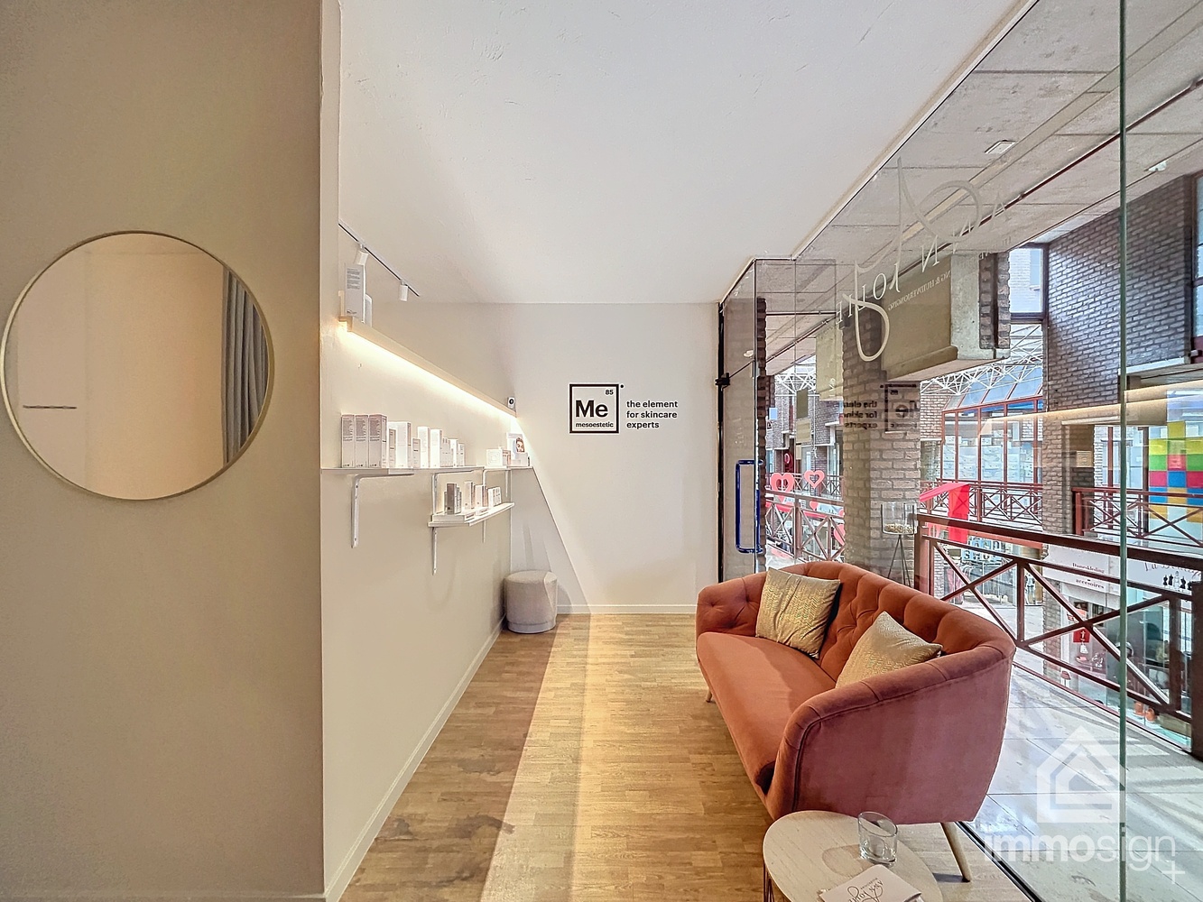 Zeer ruime handelsruimte van 93 m² met autostaanplaats in Shopping 2 te Genk! - foto 2