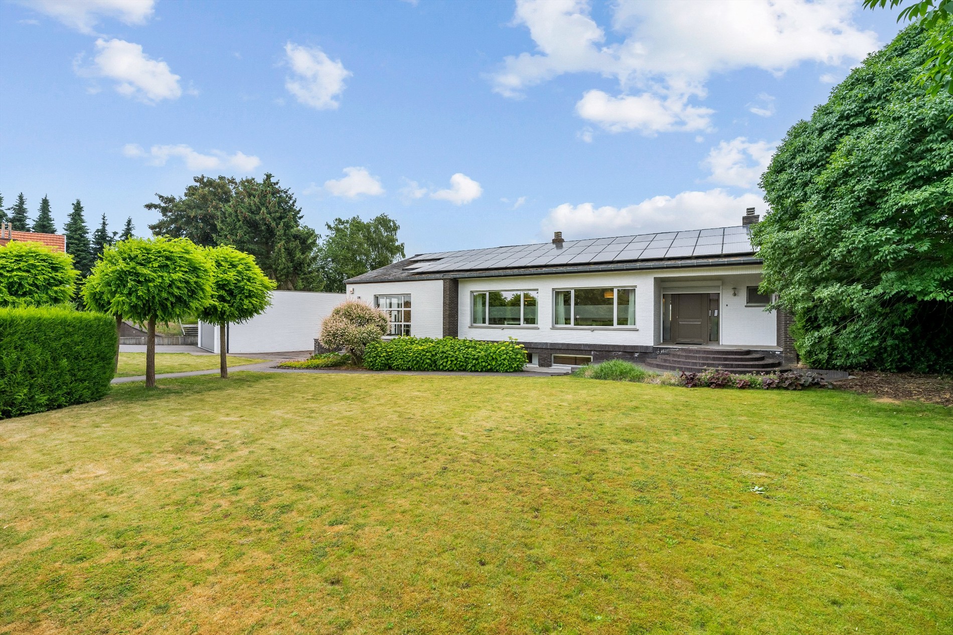 Bungalow avec espace de pratique/magasin, 3 chambres à coucher et dépendance - photo 4