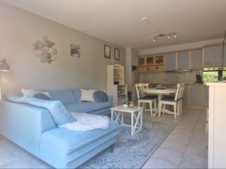 UITSTEKEND EN RUSTIG GELEGEN EENSLAAPKAMERAPPARTEMENT MET SLAAPHOEK GELEGEN OP 20 METER VAN HET STRAND TE DE PANNE <br />Bestaande uit hall, gezellige zongerichte living, open ingerichte keuken, één slaapkamer, één slaaphoek, badkamer met ligbad/douche, lavabo en WC. Privatieve kelder inbegrepen. Er is geen renovatieplicht betreffende de EPC. Er geldt een vrijstelling voor het appartement, aangezien het onder de inventaris beschermd stads- of dorpsgezicht valt. U vindt meer informatie en inlichtingen op onze website, www.immocattaert.be, onder de rubrieken 'kenmerken en documenten".