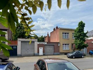 Atelier/garage fonctionnel avec une excellente accessibilité à WijnegemCet atelier/garage spacieux d'environ 180 m² se trouve àun emplacement...