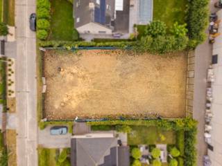 RESIDENTIEEL en mooi gelegen BOUWGROND voor VILLA, ZUIDGERICHT, 802m2. 20m straatbreedte.