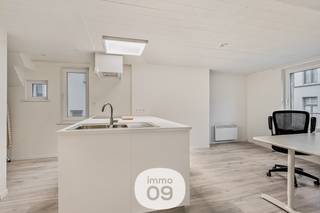 In het historisch centrum van Gent vinden we dit knap gerenoveerde appartement.Het appartement bevindt zich in een kleinschalige residentie, met...