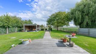 Fantastische villa op een groot en zonnig perceel van 1362 m², rustig gelegen in een doodlopende straat van een mooie villawijk. Grote tuin met...