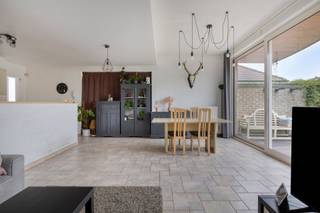 LICHTRIJK GELIJKVLOERS-APPARTEMENT MET 1 SLAAPKAMER, ZUID-GEORIËNTEERD TERRAS, TUIN EN GARAGEBOXGelegen op wandelafstand van het centrum van het...