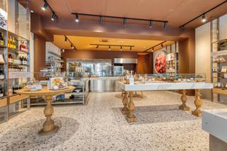 ONMIDDELLIJK BESCHIKBAARBent u opzoek naar de prefecte plek voor uw nieuwe zaak? Dit ruime handelspand aan de Havermarkt 16 in Hasselt...