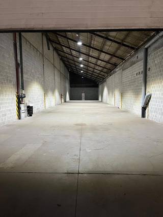 Verlipark - opslagplaats van 399m² te huur !
Grote opslag plaats van circa 400m² te huur op Verlipark te Mol !