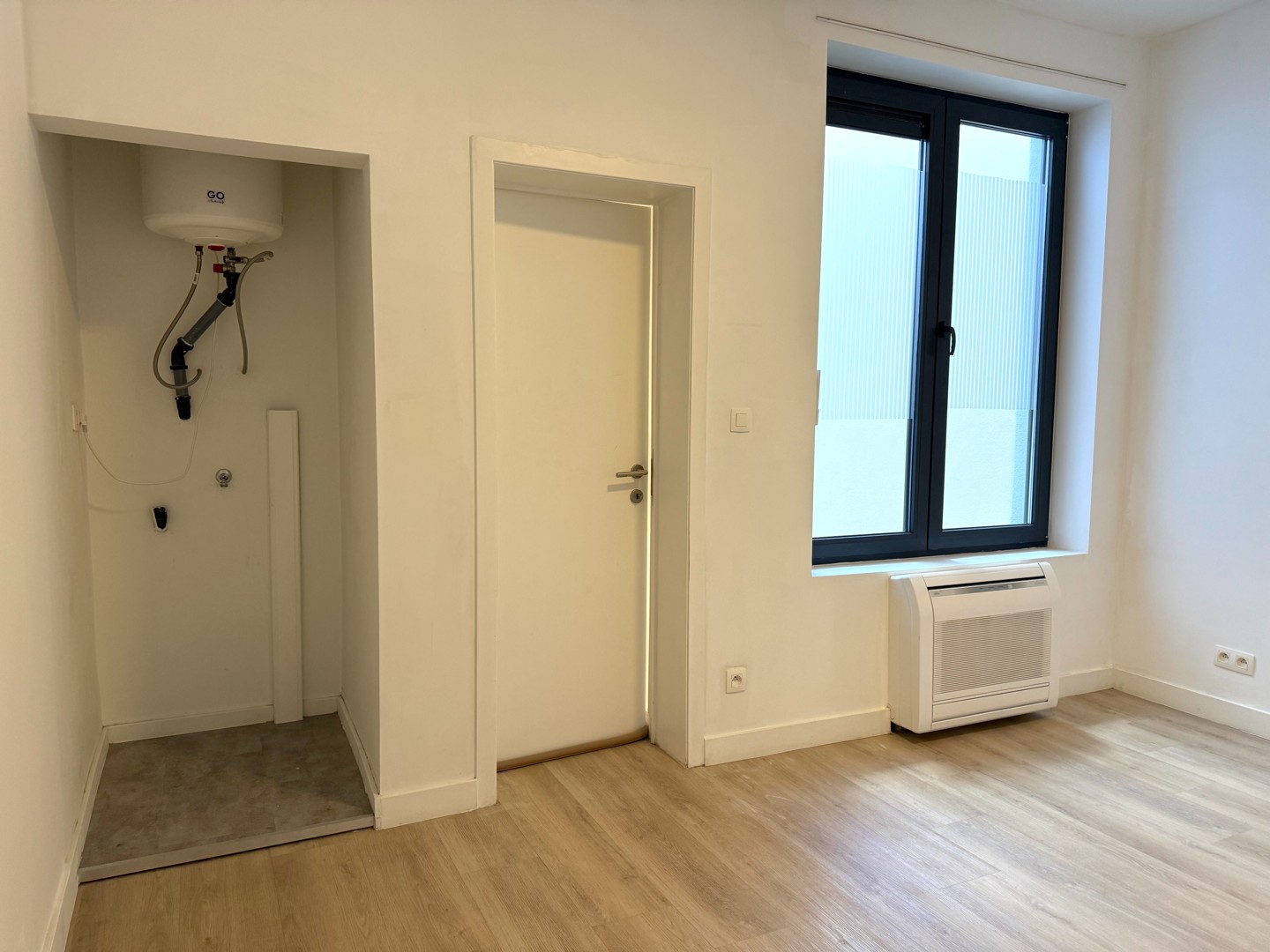 Gerenoveerd en energiezuinig gelijkvloers appartement met private koer - foto 5