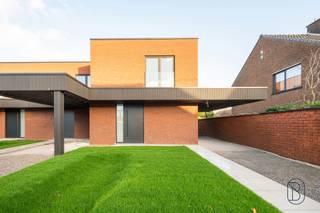 3 energieneutrale kwalitatieve luxueuze nieuwbouwwoningen (6% btw mogelijk!). E-peil 0, topafgewerkt!Goedgelegen aan de Gavers.INDELING: inkom met...