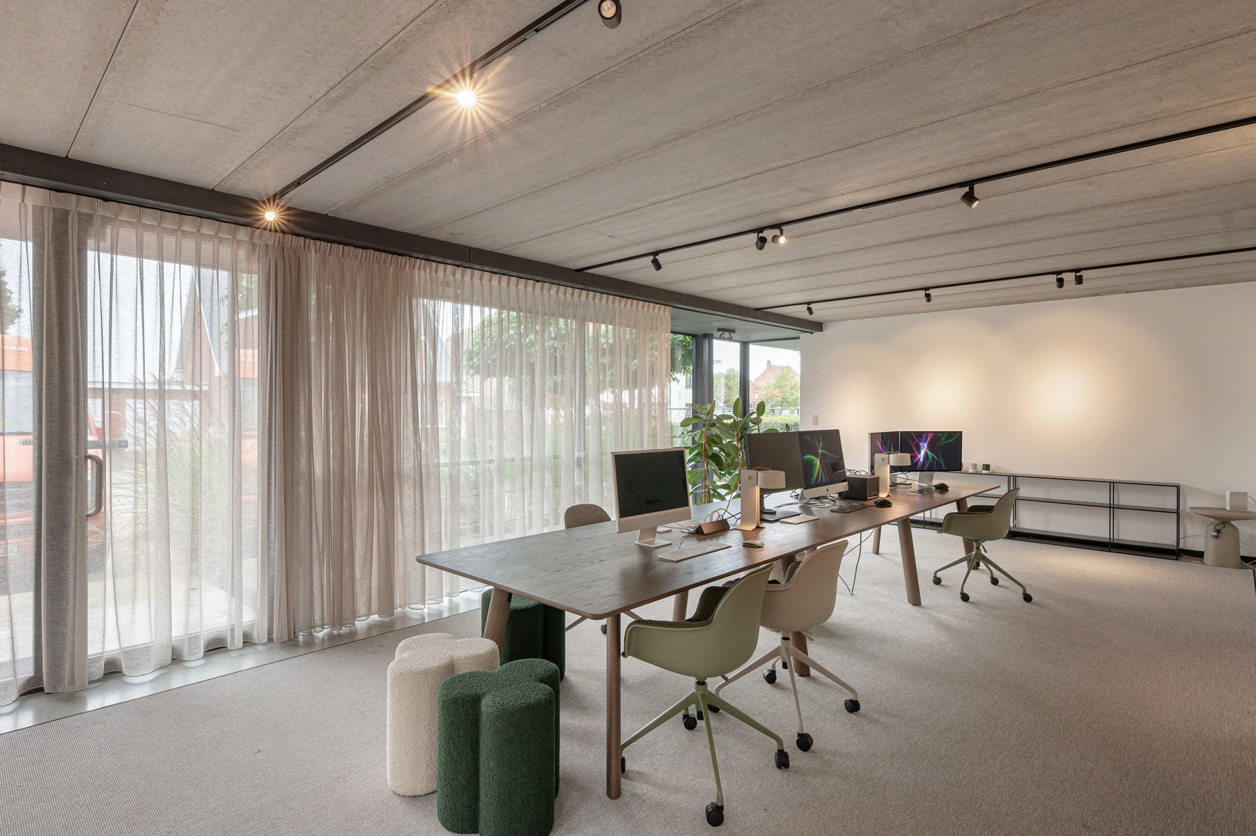 Handelsruimte vlakbij het centrum van Oelegem. - foto 3