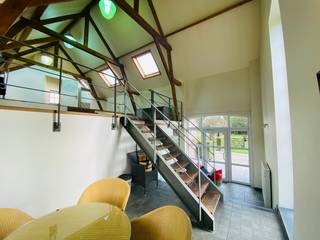 Op een bijzonder rustige en toch vlot bereikbare locatie in Desselgem vindt u deze niet-alledaagse en uiterst polyvalente eigendom.Perfect geschikt...