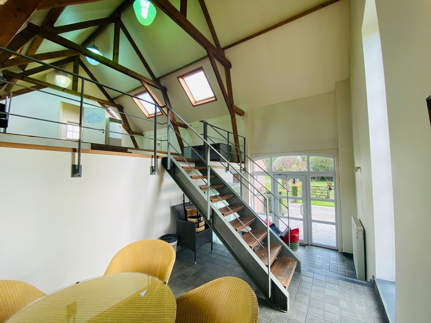 Instapklare polyvalente ruimte van 90 m² in loft-stijl op een groene locatie! - foto 2