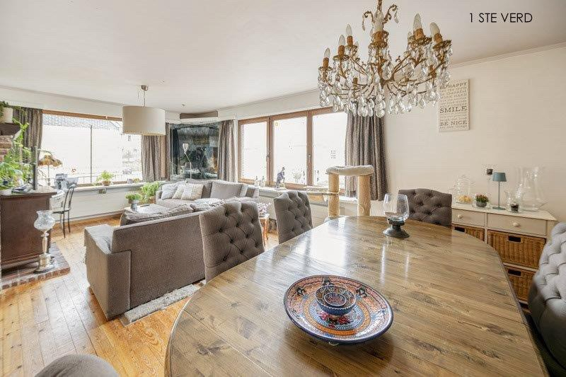 VLAKBIJ HET KOOPCENTRUM OP TE FRISSEN BLOKJE MET 3 VRIJ RUIME APPARTEMENTEN TOP LIGGING - foto 5