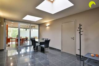 In the commercial center of Hove, located on the Kapelstraat, we offer you this former bank office. The living area is 155m².At present, the property...