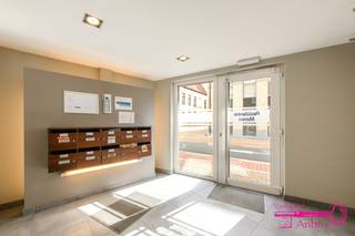 RESIDENTIE MONET (HOEK Regentiestraat/Statiestraat/Goethalsplaats)* Instapklaar, energiezuinig en perfect gelegen éénslaapkamer appartement met ruime...