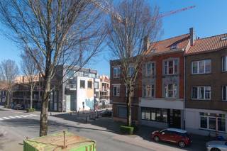 Ontdek dit prachtig appartement te koop, gelegen op de eerste verdieping van een kleinschalige residentie langs de Voorhavenlaan te Oostende...