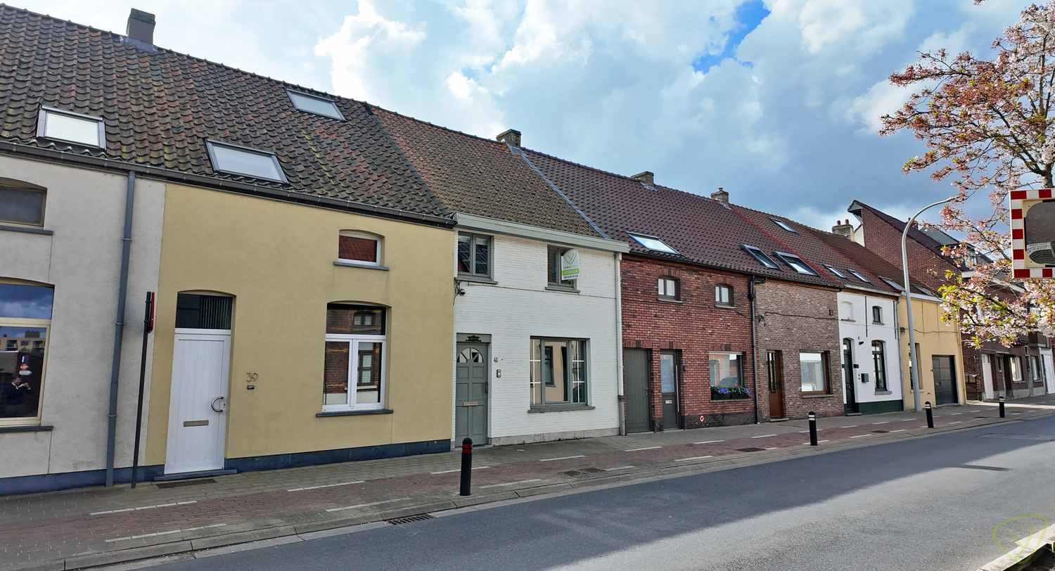 Gezellige instapklare woning met zonnig koertje in Eeklo! - foto 1