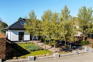 Ruime eengezinswoning op 23 are – 4 slpkKelderVolwaardige kelderverdieping met inpandige garage. Daarnaast bevindt zich hier een praktische wasruimte...