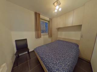 Aangename woonkamer met zijdelings zicht op zee, gelegen op de derde verdieping.Open keuken met alle modern comfort. Badkamer met douche, toilet en...