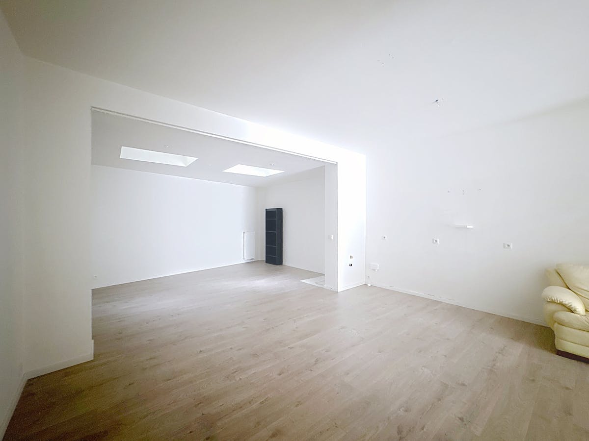 Te huur: Vernieuwd handelspand met toplocatie in Oostende! - foto 1