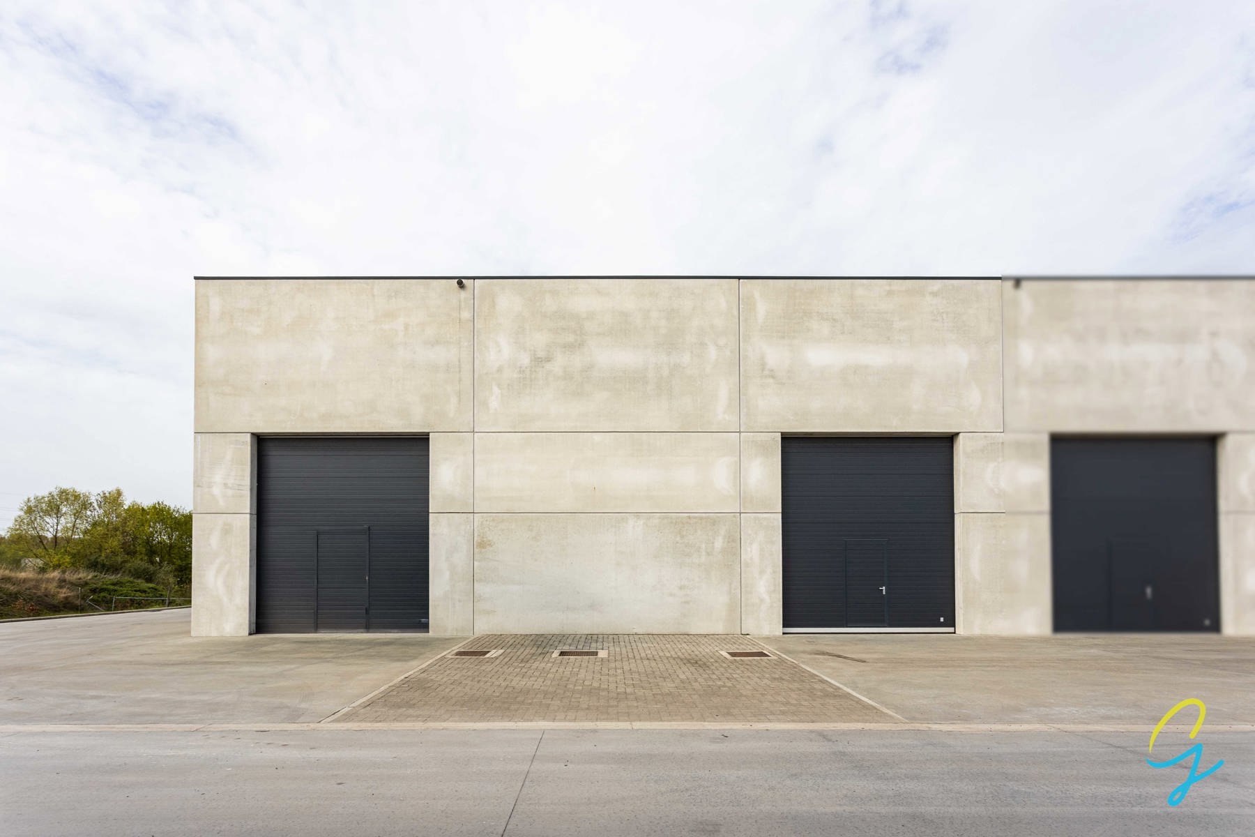 Opslagplaats met 2 sectionale poorten. - foto 4