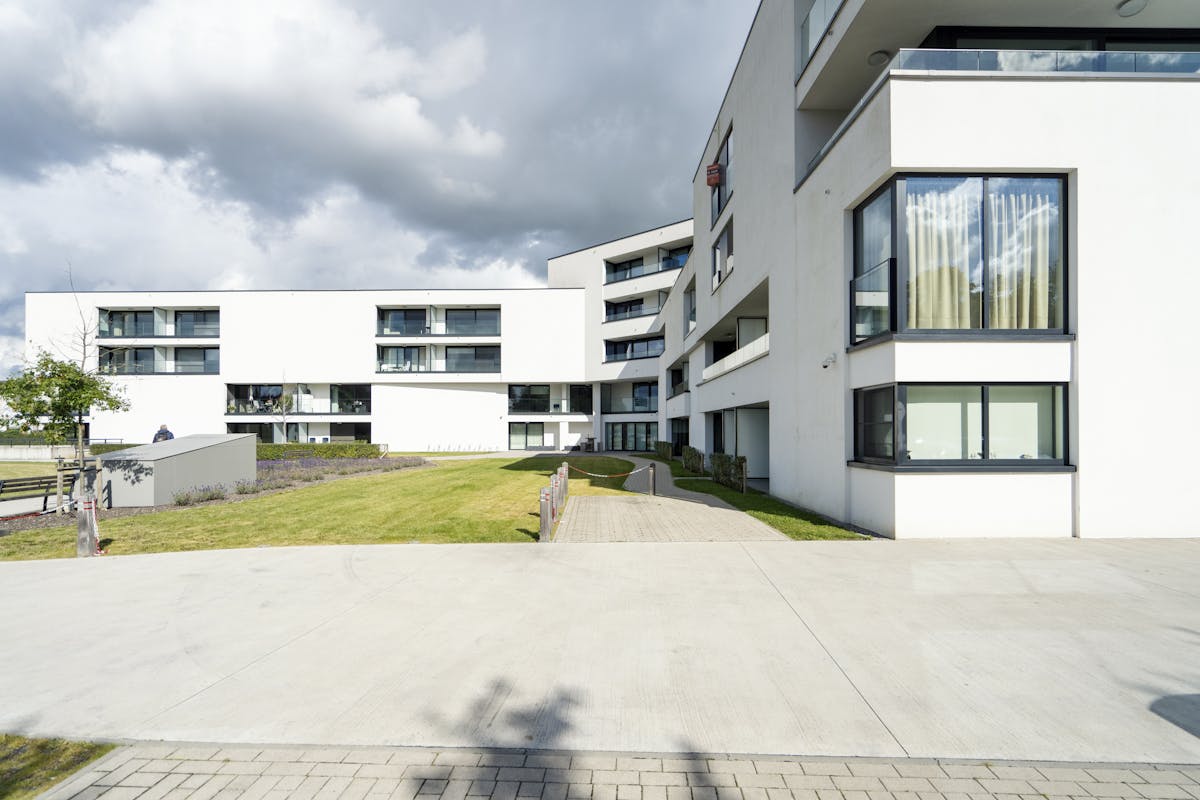 Well-maintained assisted living home with terrace and view in Zwevegem - photo 3