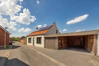 Welkom in deze gezellige en instapklare woning, ideaal gelegen in een doodlopende straat in Berendrecht. Deze woning combineert ruimte, comfort...