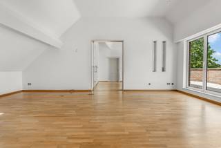 Dit stijlvolle penthouse van 155m2 bevindt zich op een toplocatie aan het Gemeenteplein, pal in het centrum van Riemst. Hierdoor geniet...