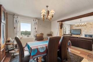 Cette maison robuste et bien entretenue, avec garage et jardin, offre un excellent potentiel à ceux qui recherchent un logement confortable, plein...