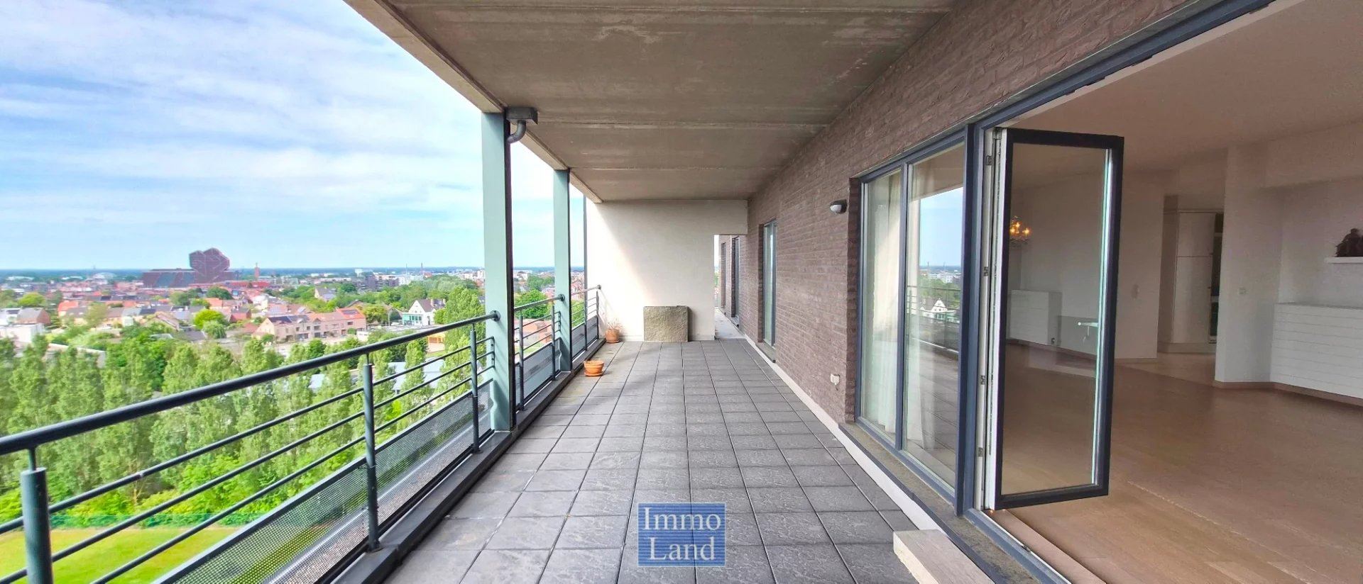Ruim en energiezuinig appartement van 140 m2 met een groot terras van 40m². - foto 3
