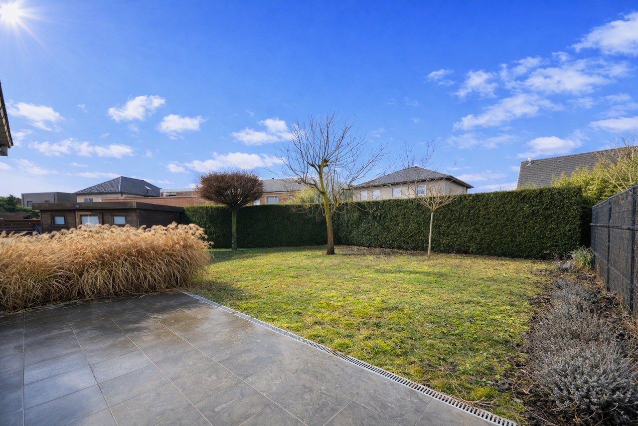 Instapklare halfopen bebouwing in rustige, kindvriendelijke woonwijk ! - foto 2