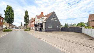Ruim polyvalent handelspand bestaande uit een WINKELRUIMTE,  WONING en PARKING vooraan.Door zijn uitstekende ligging geniet je van optimale...