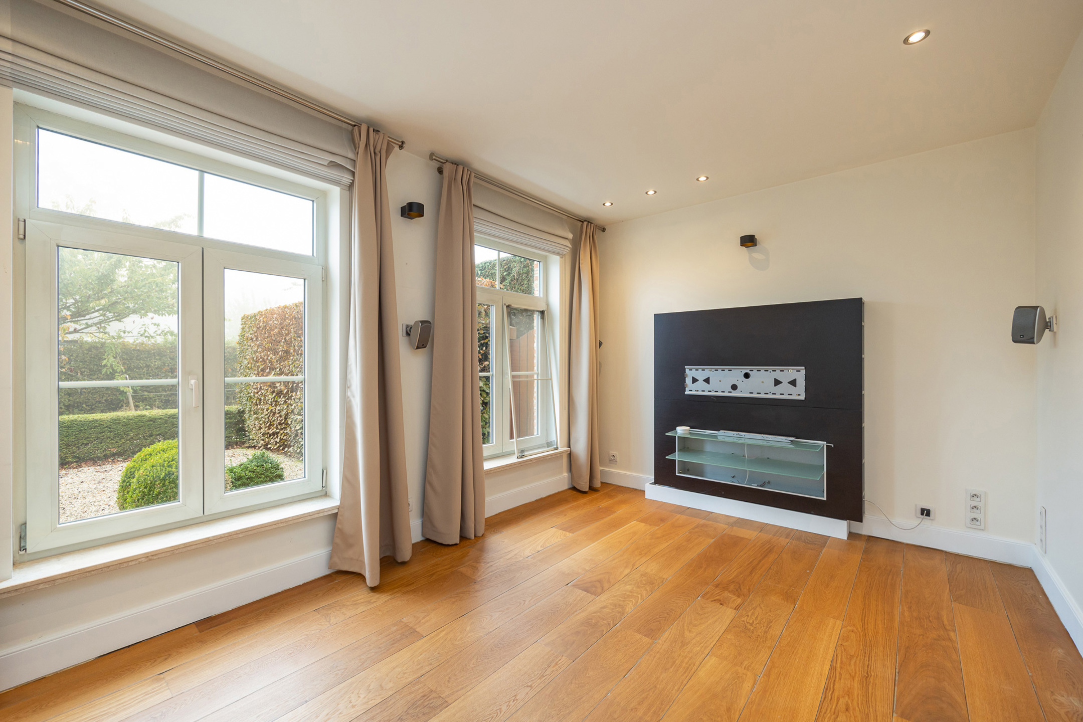 Ruime villa met tuin, bijgebouw en dubbele garage in Zoersel. - foto 5