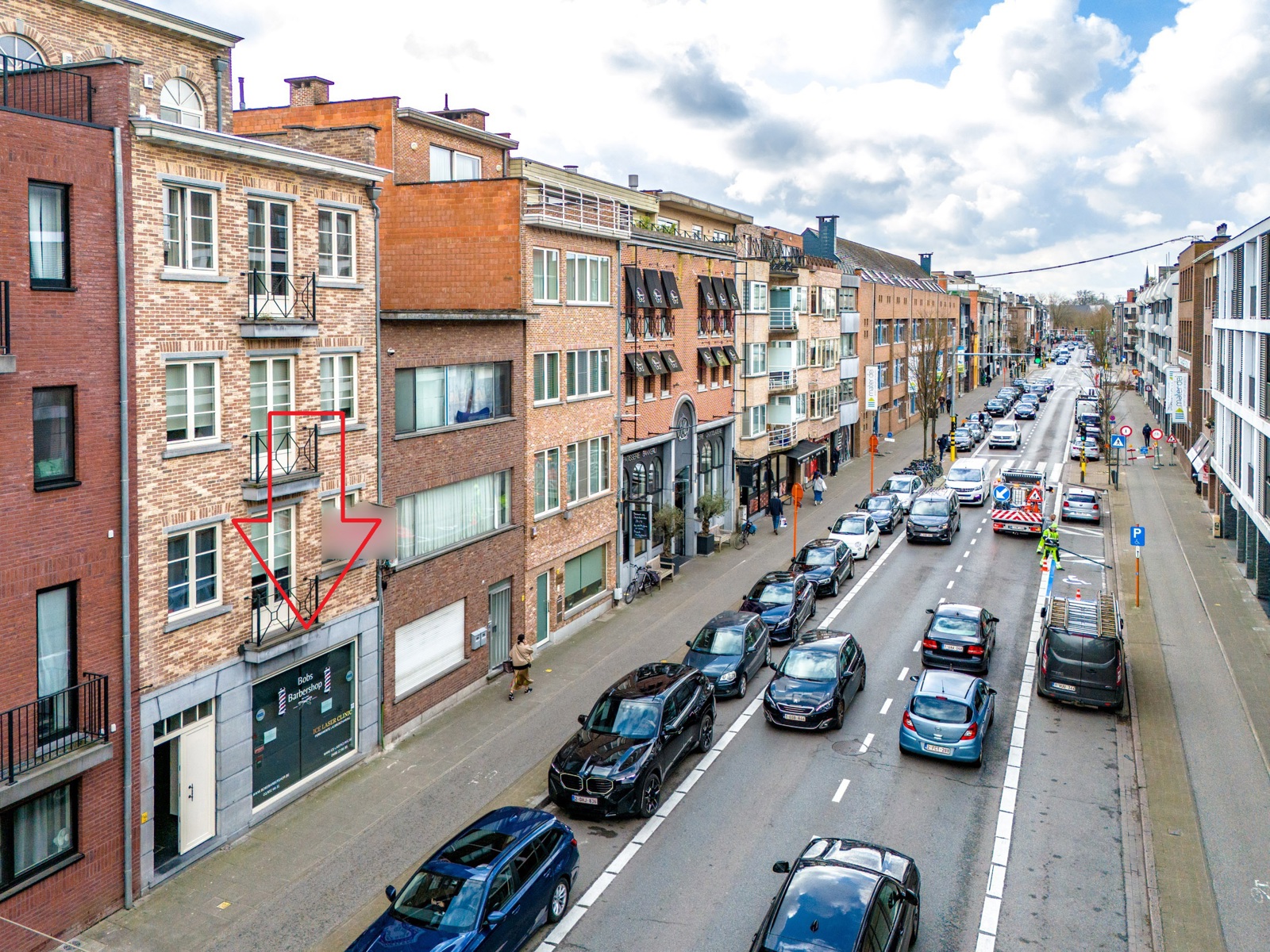 Ruim en gunstig gelegen handelspand met achter ingang. - foto 1