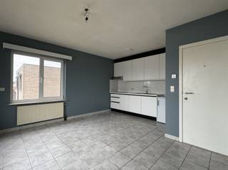 ---OPEN BEZOEKMOMENT: DONDERDAG 8/1 tussen 16U15 EN 16U45---Instapklare studio bestaande uit een leefruimte met open ingerichte keuken, badkamer...