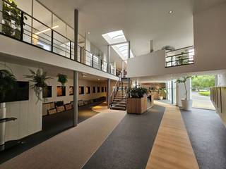 TE HUUR Genk - fantastische toonzaal met burelenDeze prachtige showroom met kantoren bevindt zich in Genk aan de Marcel Habetslaan. De zicht locatie...