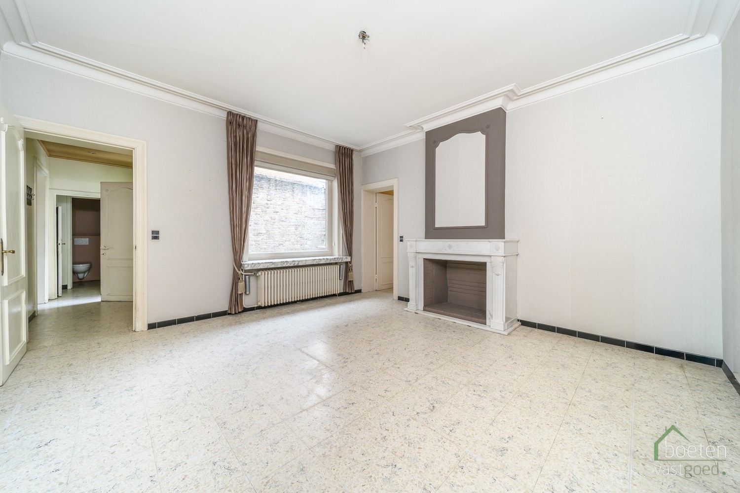 VEURNE: Karaktervol eigendom, type herenwoning, in het bruisende hart van Veurne-centrum, met een waaier van mogelijkheden! - foto 5