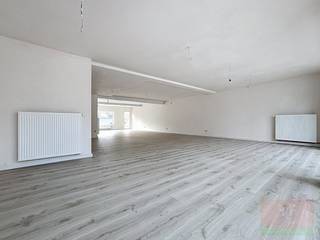 Commercial à vendre à Oosterzele