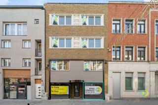 This excellently located commercial ground floor in the heart of Vilvoorde offers an ideal base to build your project. The spaces are currently...