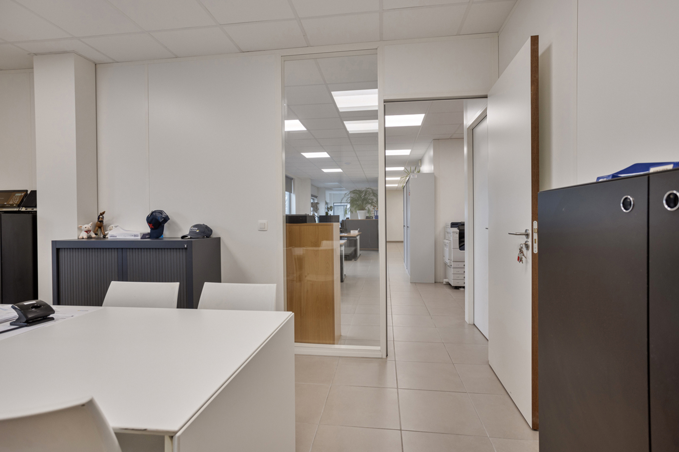 Magazijn 397m² met kantoren 324m² te huur  - foto 4