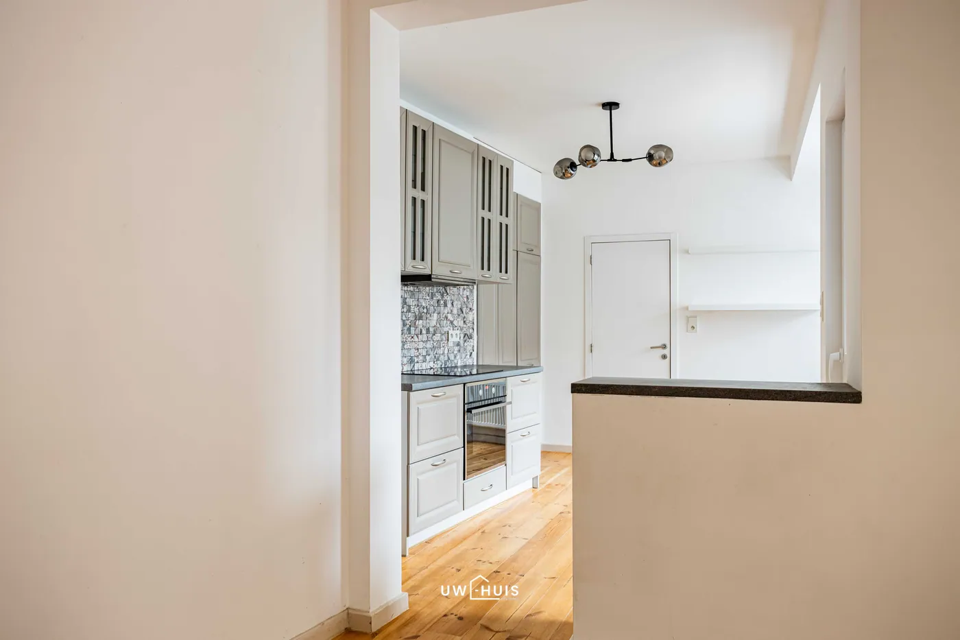 LICHTRIJK APPARTEMENT MET 2 SLAAPKAMERS, RUIME TUIN EN GARAGE IN BURCHT - foto 5