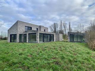 PROPRIÉTÉ EXCLUSIVE SUR UN TERRAIN D'ENVIRON 1,7 HECTARE À REET - UNE SITUATION UNIQUE AVEC DES POSSIBILITÉS INFINIESSituée dans la campagne de Reet,...