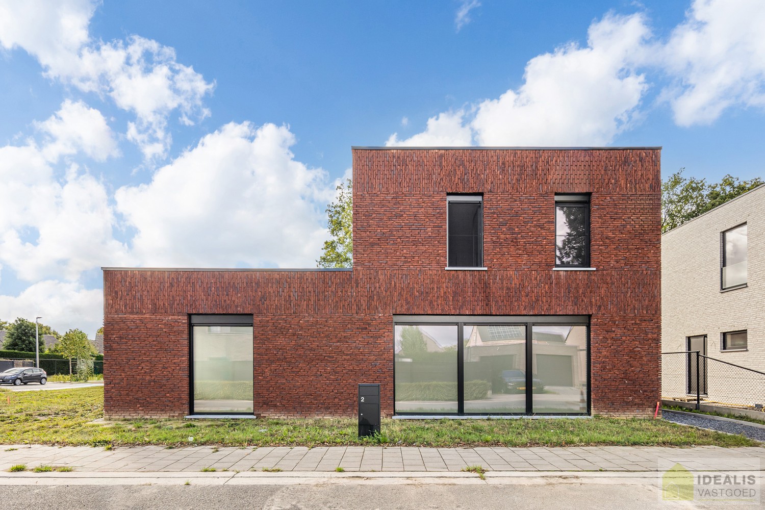 PRACHTIGE NIEUWBOUWWONING (2% REGISTRATIERECHTEN MOGELIJK!) MET EEN HEERLIJK LICHTRIJKE WOONKAMER MET OPEN KEUKEN, RUIME BERGING, BUREEL, 3 SLAAPKAMERS, RUIME DRESSING EN RUIME BADKAMER VOORZIEN VAN ALLE COMFORT! EEN HEERLIJK RUIM HUIS MET EEN NAAR WENS A - foto 4