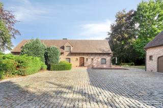 Droom je van landelijk wonen in alle rust, maar met een vlotte bereikbaarheid? Deze charmante hoeve in Anzegem, gelegen op een perceel van ca...