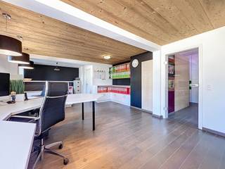 We Invest Malmedy a le plaisir de vous présenter cet espace de bureaux à louer, idéal pour toute activité professionnelle. Situé dans un...